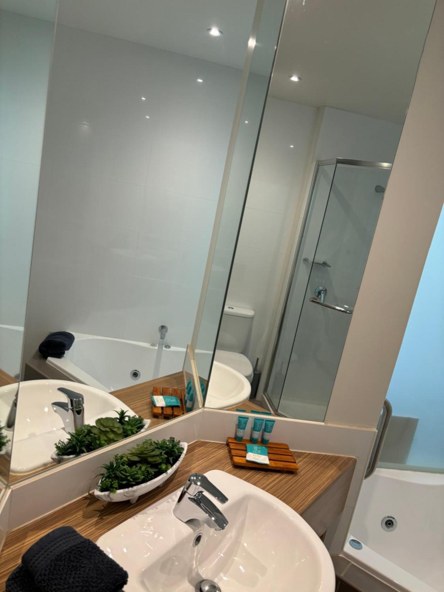 Apartmán Waterfront@Waves Cowes Exteriér fotografie
